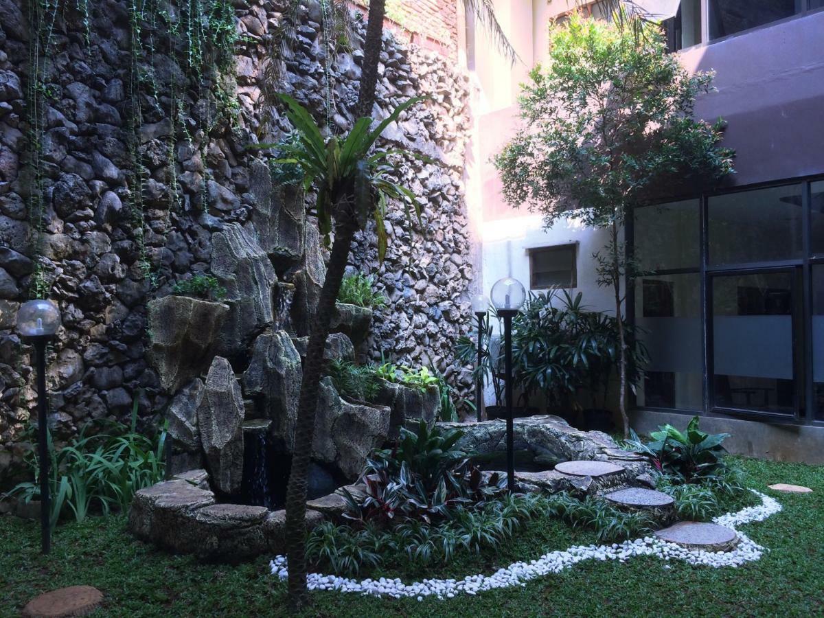 Hotel Nusantara Indah Syariah Джакарта Экстерьер фото